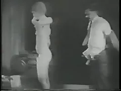 Horny csaj ujjai punci, fekete fehér pornó