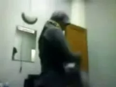 Indonéz hidzsáb lány nyögött