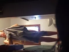 Forró felesége után zuhany