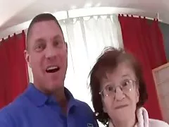 76yr régi vékony nagyi marcela szar, szar, és cummed