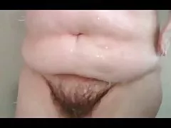 BBW felesége zuhanyozás az ő nagy szamár, szőrös punci
